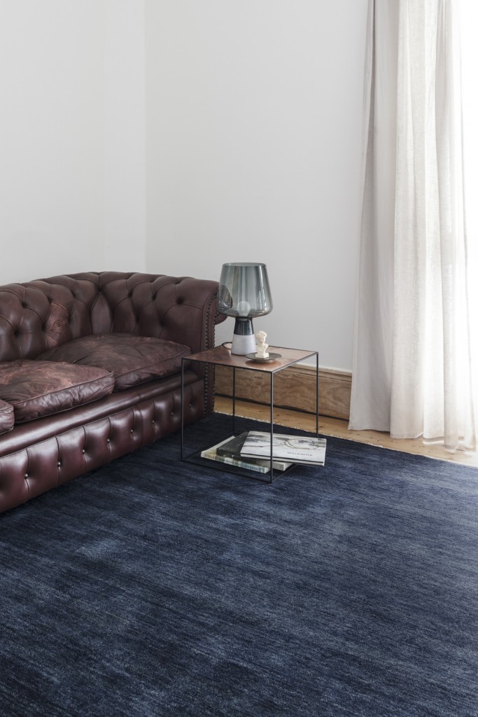 Armadillo_Rugs_AgraKnot_HeirloomCollection_Midnight_Insitu01