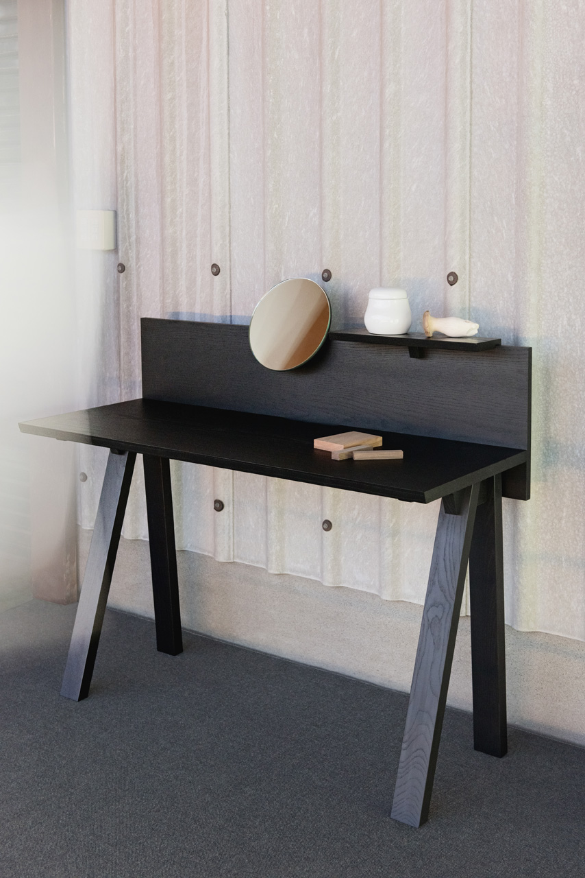 ariake sagyo desk lifestyle 1