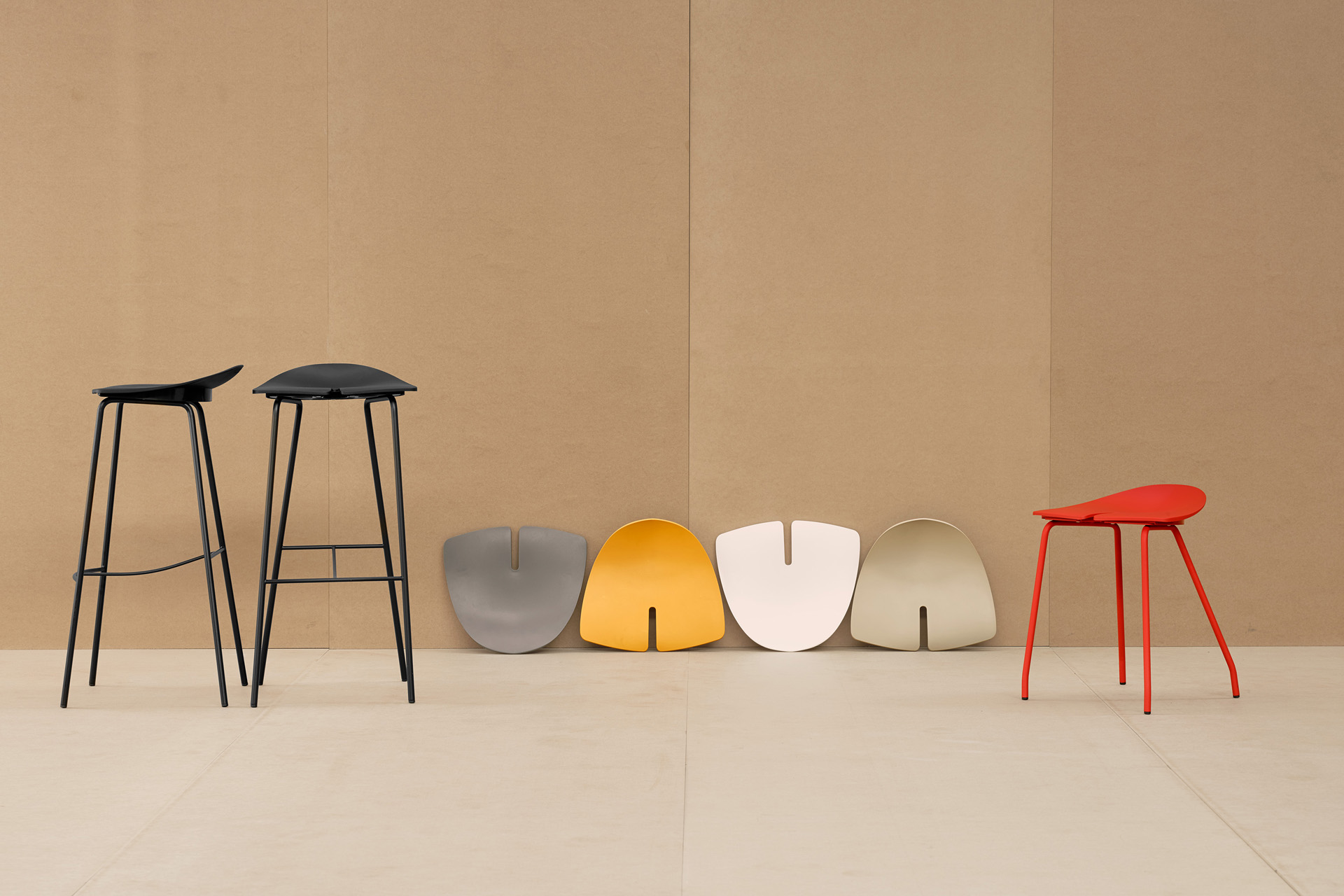 ondarreta ant stool lifestyle 1