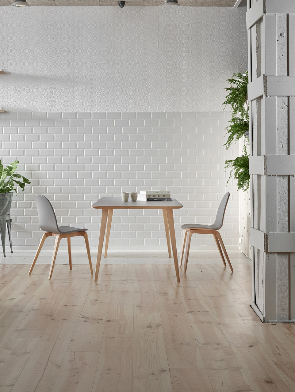ondarreta bob wood chair lifestyle 1