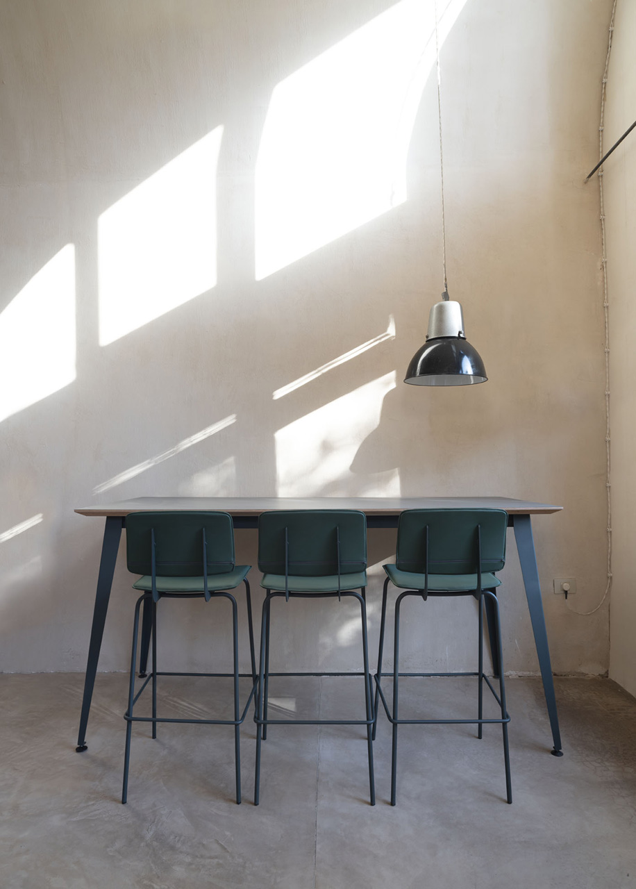 ondarreta don stool lifestyle 1