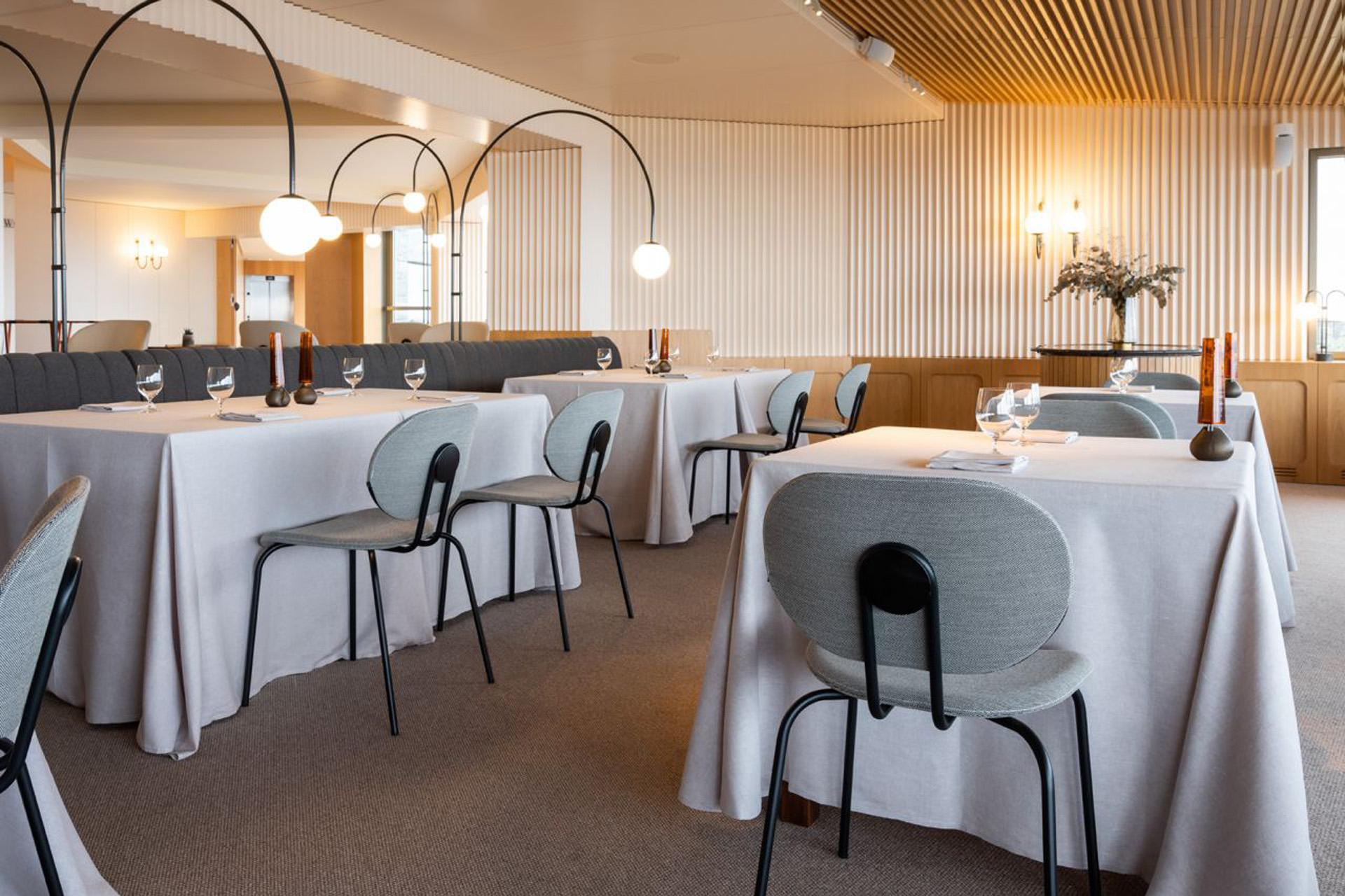 ondarreta hari chair lifestyle 1