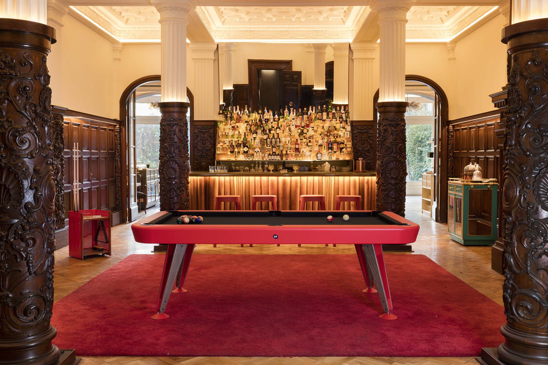 rs barcelona mou floor cue rack lifestyle 1