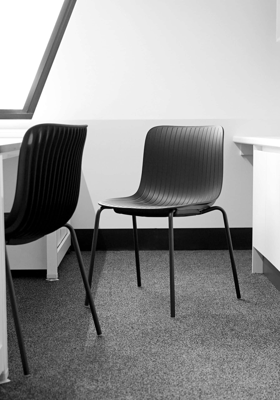 segis dragonfly chair lifestyle 1