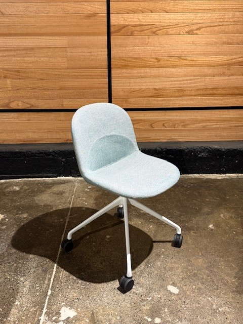 lunar chair rover base 4 way lifestyle 1