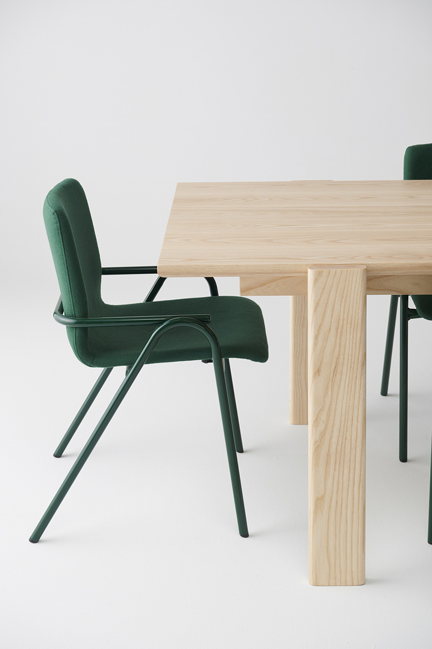 dowel jones full hurdle chair lifestyle 1