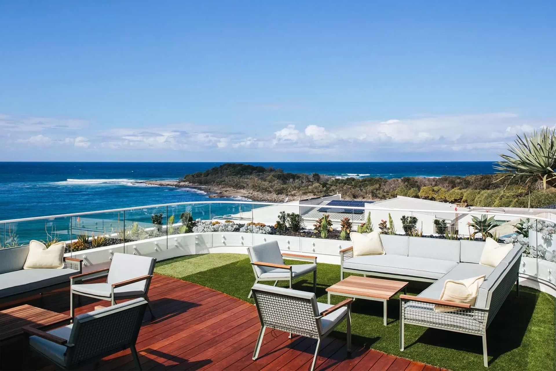 tait breeze lounger lifestyle 1