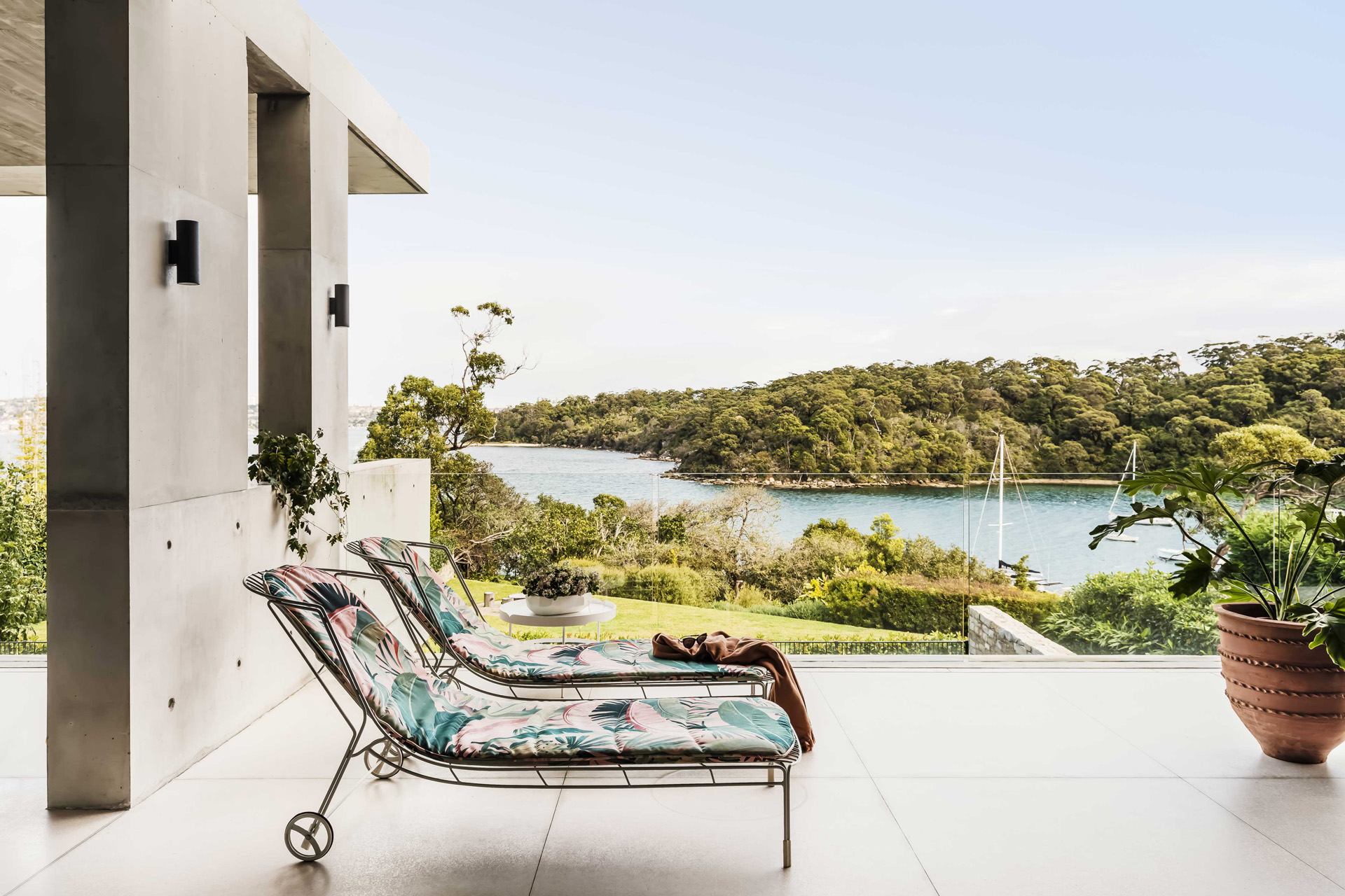 tait tidal sunlounger lifestyle 1