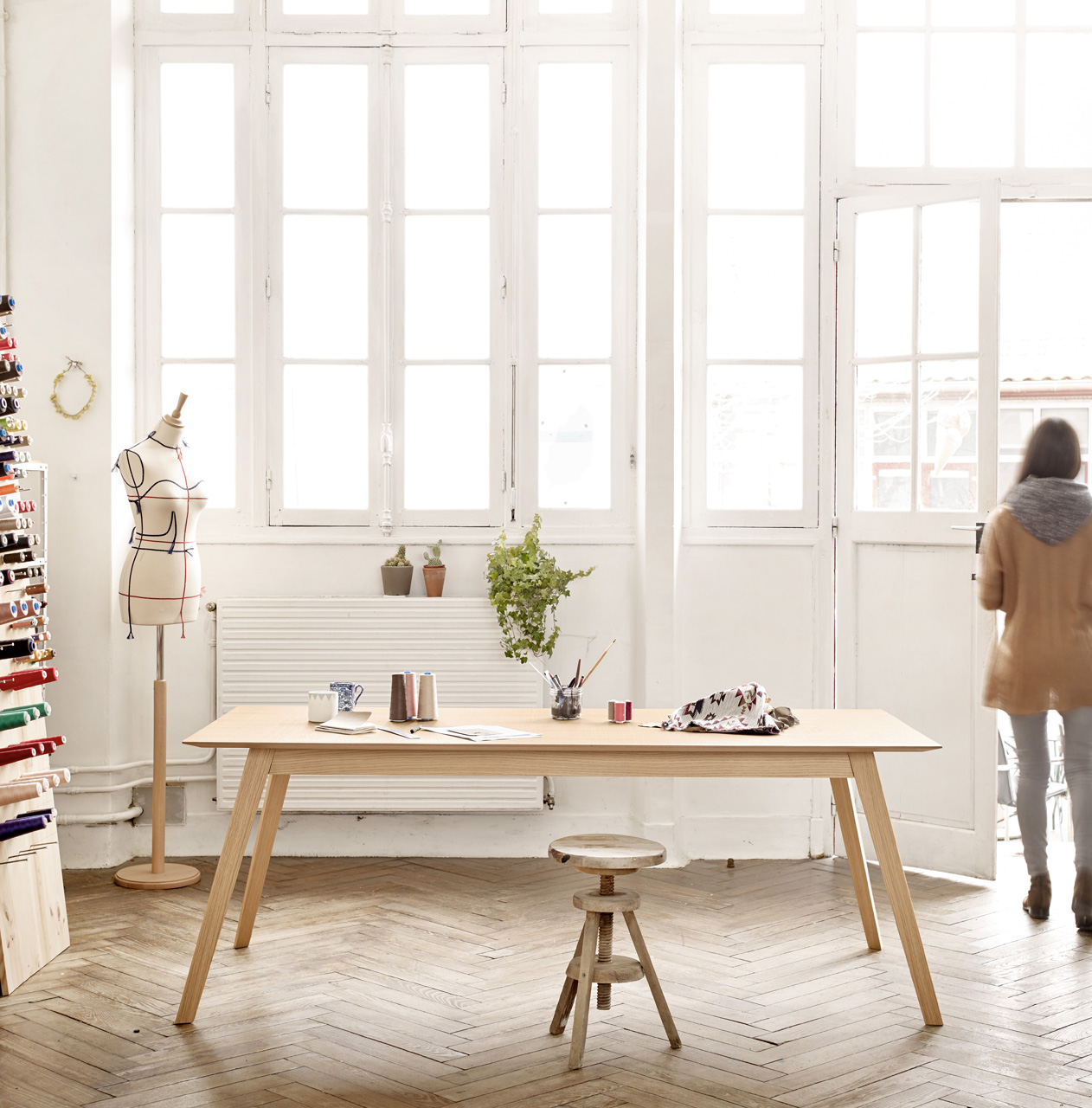 treku aise table lifestyle 1