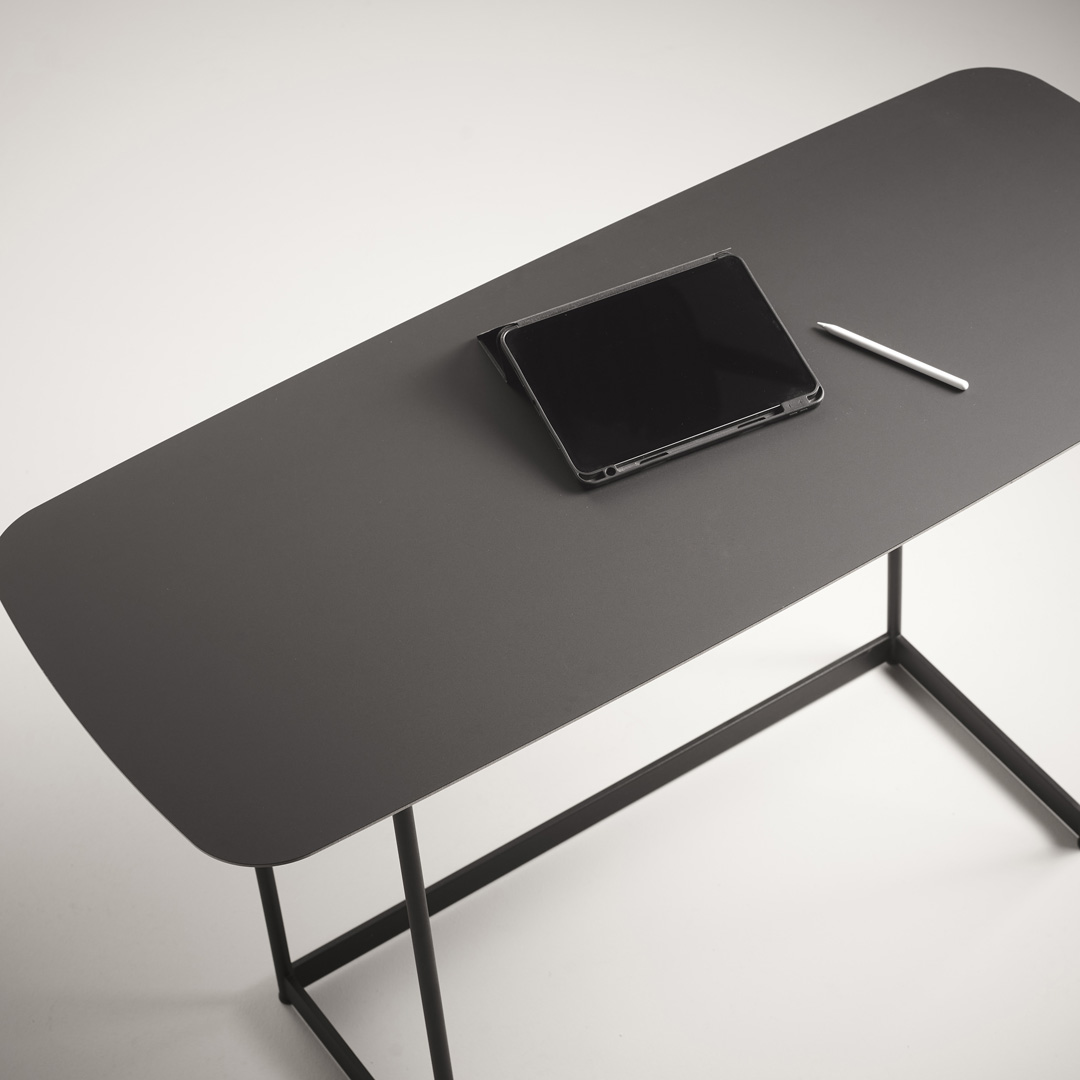 treku luma desk product 1