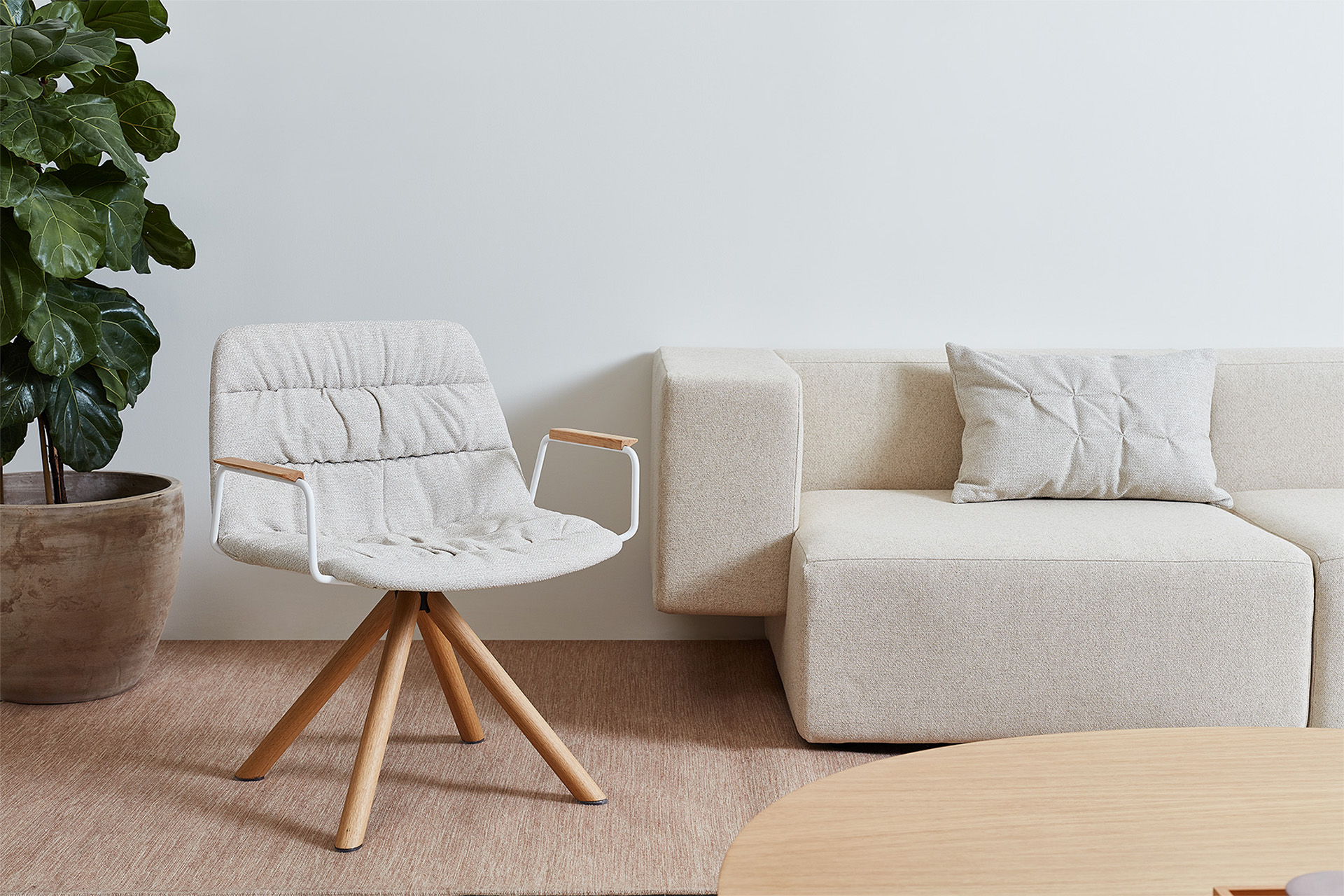 viccarbe maarten lounge lifestyle 1
