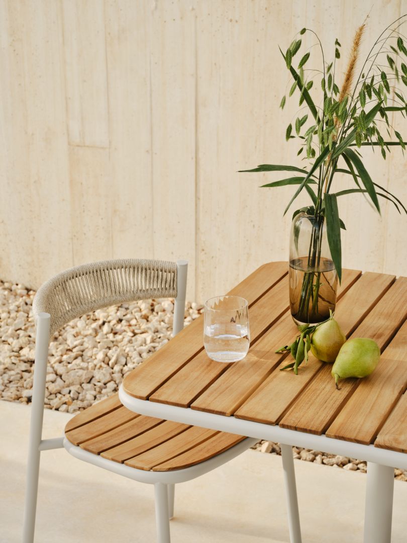 bolia kite outdoor table lifestyle 1
