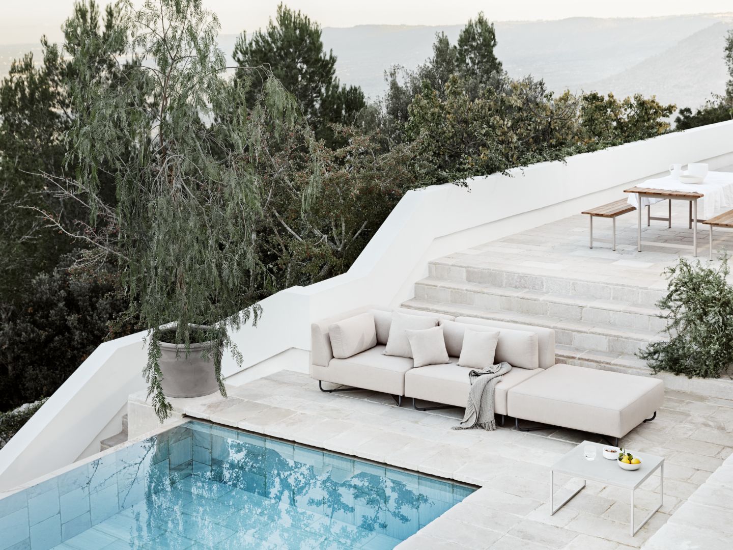 bolia track garden bench lifestyle 1