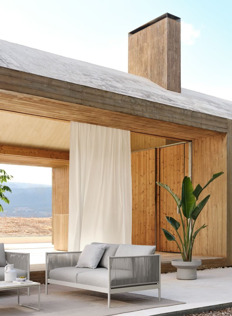 bolia track garden sofa lifestyle 1