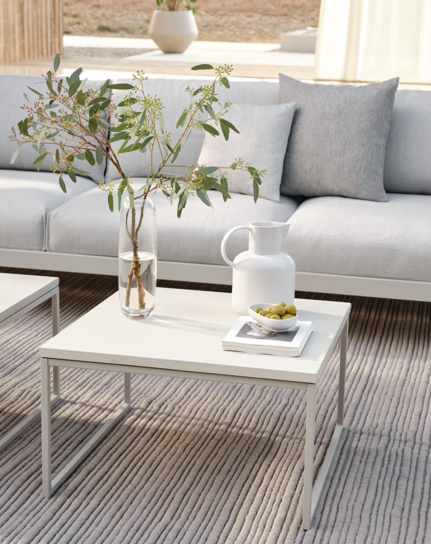 bolia como outdoor coffee table lifestyle 1