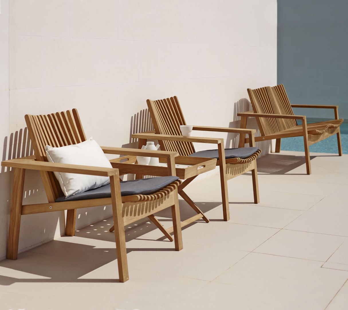 ane-line amaze lounge chair lifestyle 1