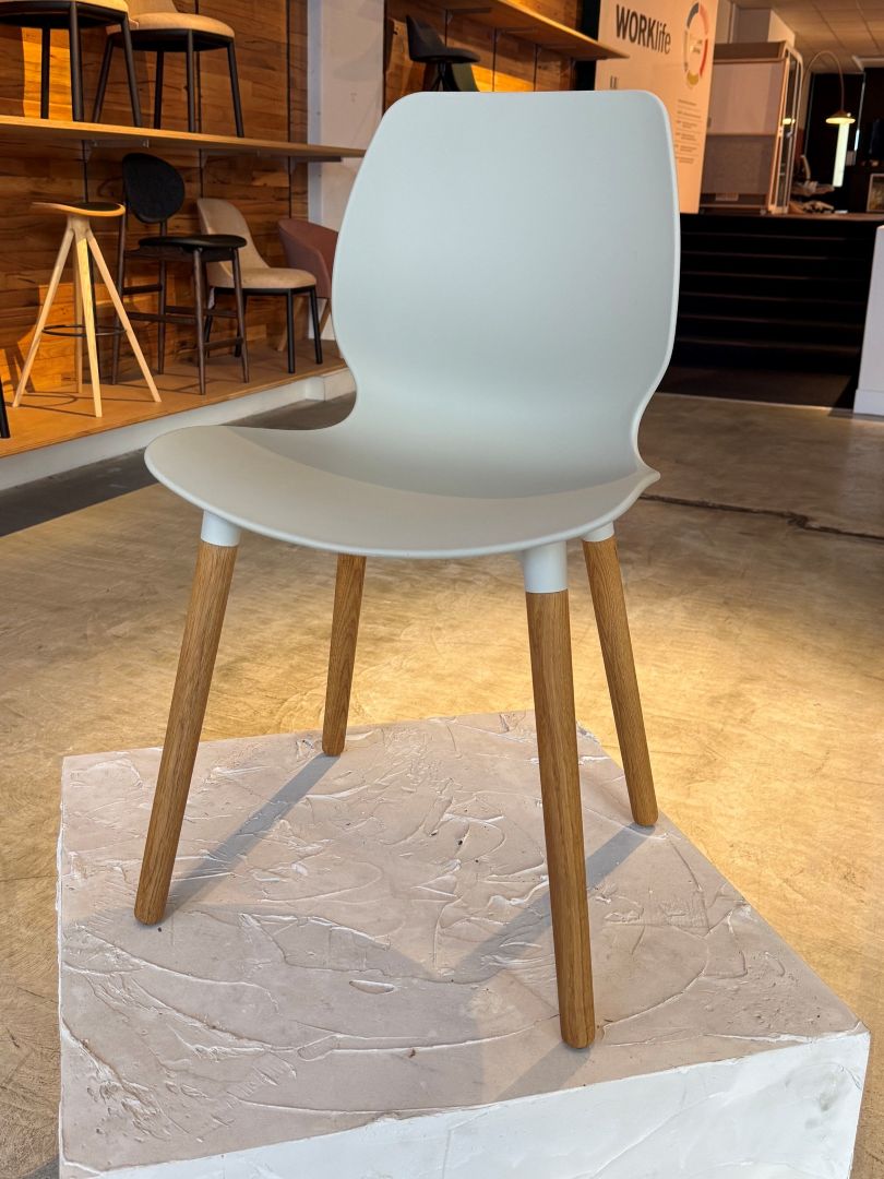 bolia seed dining chair