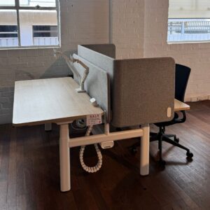 thinking works ovation height adjustable workstation 2x desk w/ screen + monitor arms
