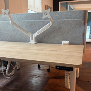 thinking works ovation height adjustable workstation 2x desk w/ screen + monitor arms